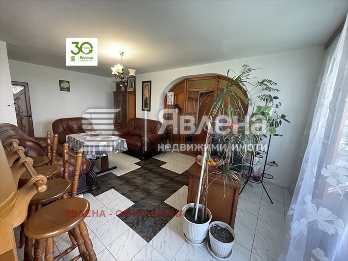 Продава 4-СТАЕН, гр. Варна, Лятно кино Тракия, снимка 2 - Апартаменти - 54796389