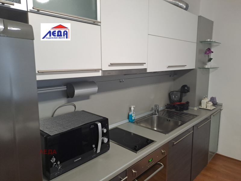 Продава 2-СТАЕН, гр. Плевен, Широк център