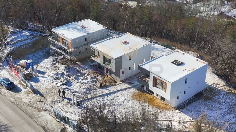 Продава КЪЩА, гр. Варна, м-т Пчелина, снимка 2 - Къщи - 53082228