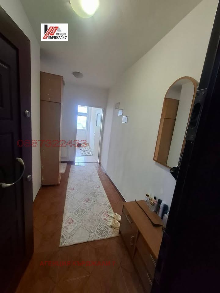 Продава 2-СТАЕН, гр. Кърджали, Промишлена зона - А, снимка 3 - Апартаменти - 55908353