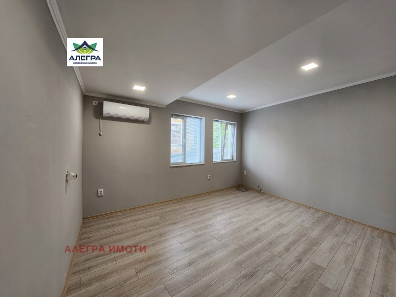 In vendita  Ufficio Pazardgik , Tsentar , 65 mq | 59315496 - Immagine [2]