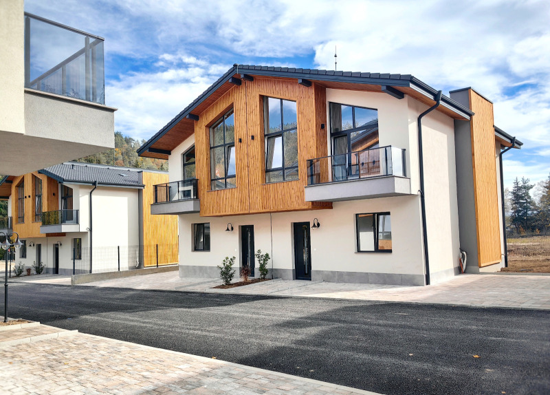 Продава ВИЛА в област Пазарджик, гр. Велинград - 210 кв.м / 299 000 € » 584 793.17 лв., ДИМИТЪР КАЗАКОВ