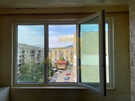 2 quartos Iztok, Pernik 7