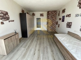 2 slaapkamers Iztok, Pernik 2