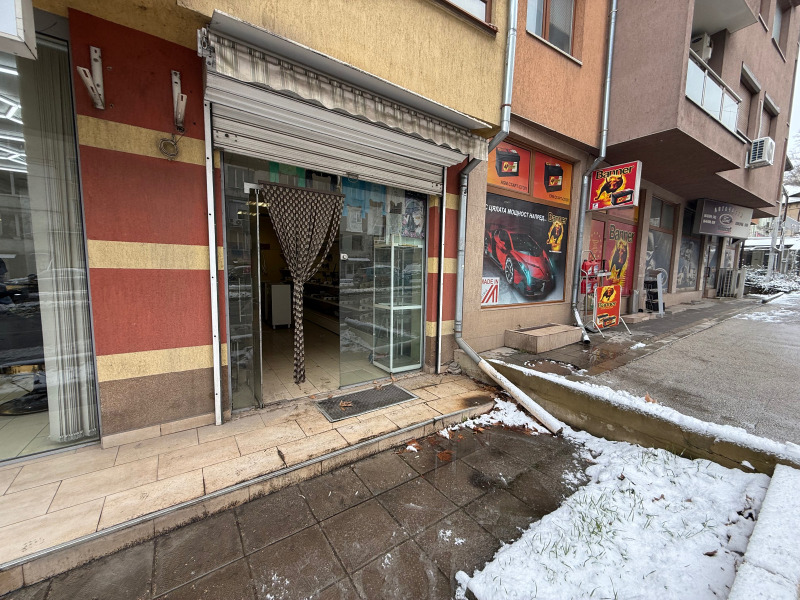 Продава МАГАЗИН, гр. Плевен, Широк център, снимка 2 - Магазини - 53344035