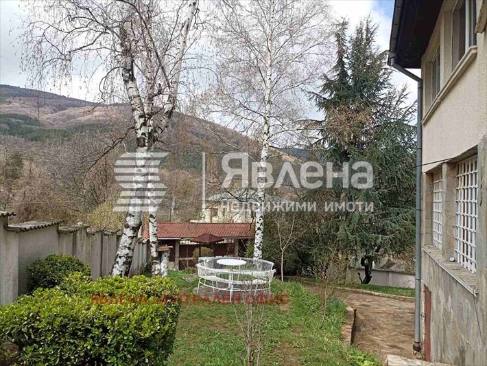 Продава КЪЩА, гр. София, с. Бистрица, снимка 2 - Къщи - 56264238