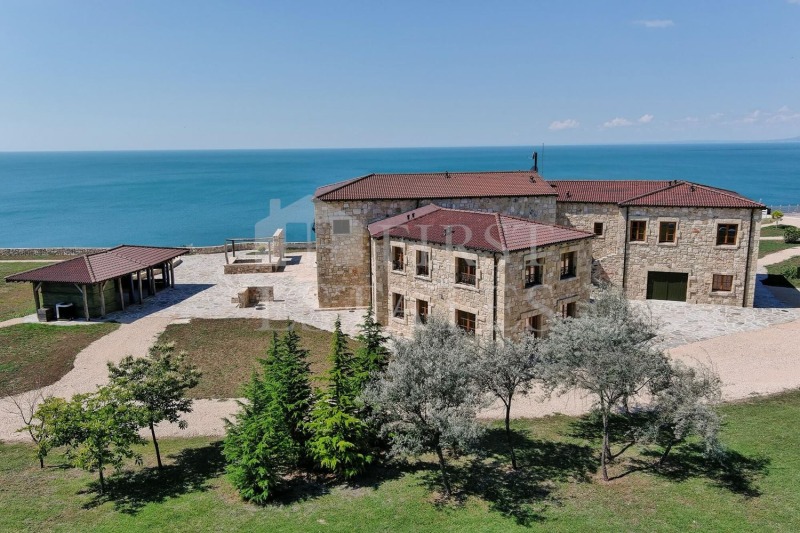 Продава ХОТЕЛ, с. Българево, област Добрич