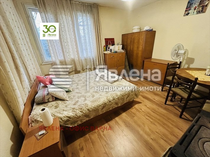 Продава КЪЩА, гр. Аксаково, област Варна, снимка 11 - Къщи - 48697628