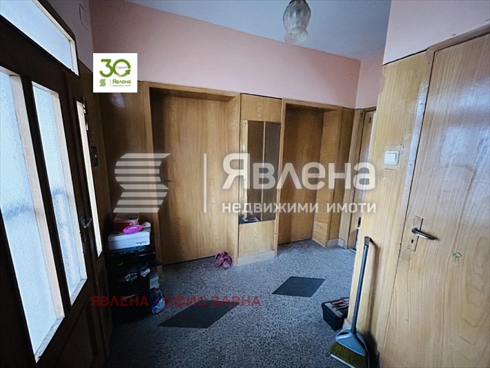 Продава КЪЩА, гр. Аксаково, област Варна, снимка 16 - Къщи - 48697628