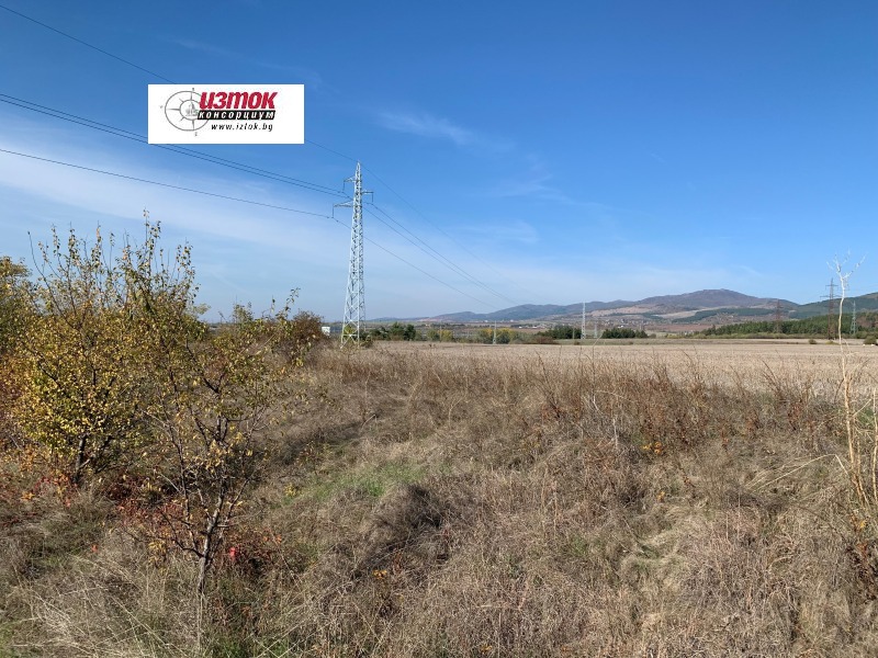 Продава ПАРЦЕЛ в област София, с. Столник - 7680 кв.м / 272 800 € » 533 550.42 лв., ИЗТОК - ЛОЗЕН