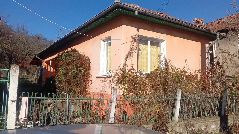 Продава КЪЩА, с. Ярловица, област Видин, снимка 3 - Къщи - 53271075