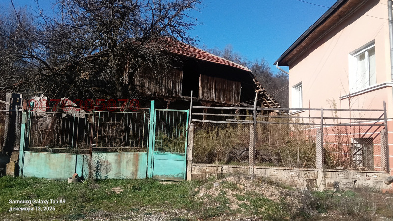 Продава КЪЩА, с. Ярловица, област Видин, снимка 12 - Къщи - 53271075