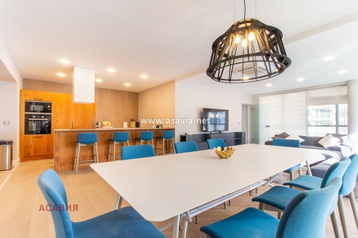 Продава МНОГОСТАЕН, гр. Бургас, Център, снимка 2 - Апартаменти - 54263359