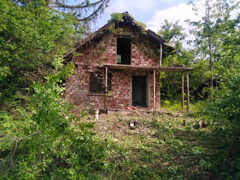 Продава ПАРЦЕЛ в град Плевен, м-т Стражата - 541 кв.м / 35 790.43 € » 70 000 лв., КОРЕКТ