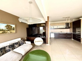 1 quarto m-t Aktchelar, Varna