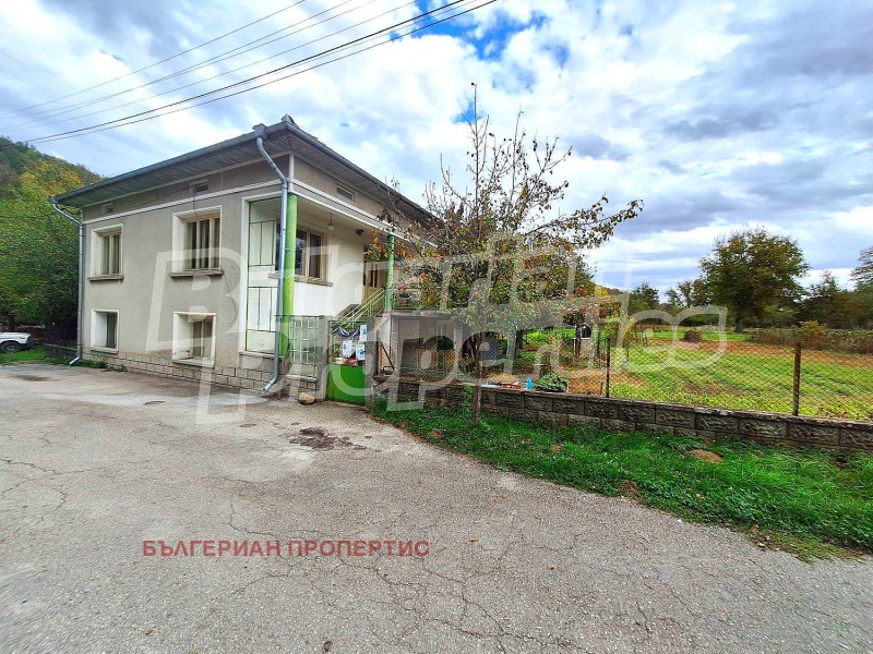 Продава КЪЩА в област Ловеч, гр. Априлци - 200 кв.м / 103 900 € » 203 210.74 лв., БЪЛГЕРИАН ПРОПЕРТИС