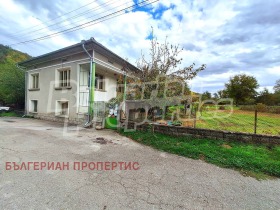 Hus Apriltsi, region Lovech 1