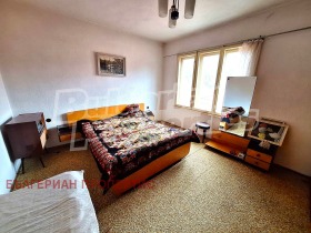 House Apriltsi, region Lovech 5