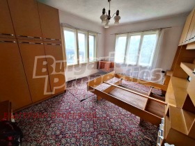 House Apriltsi, region Lovech 15