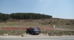 Trama Carkva, Pernik