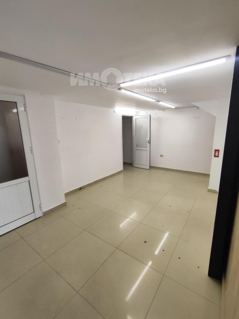 Продава МАГАЗИН, гр. Варна, ЖП Гара, снимка 5 - Магазини - 53862147