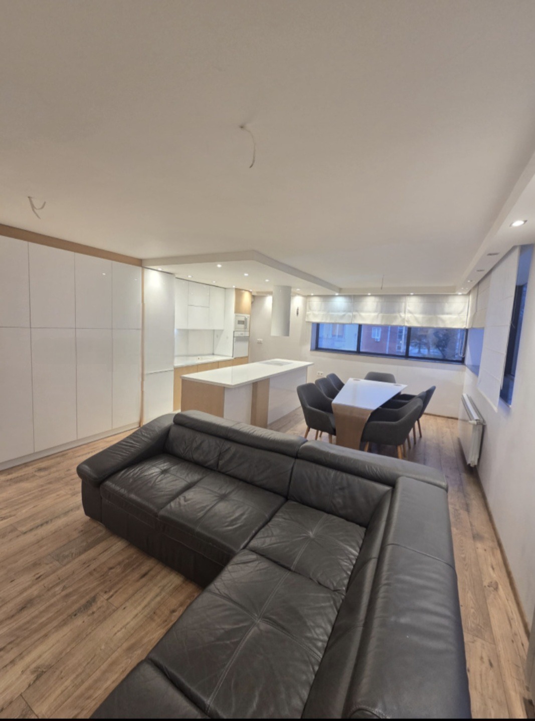 Продава 3-СТАЕН, гр. Плевен, Идеален център, снимка 2 - Апартаменти - 53606400