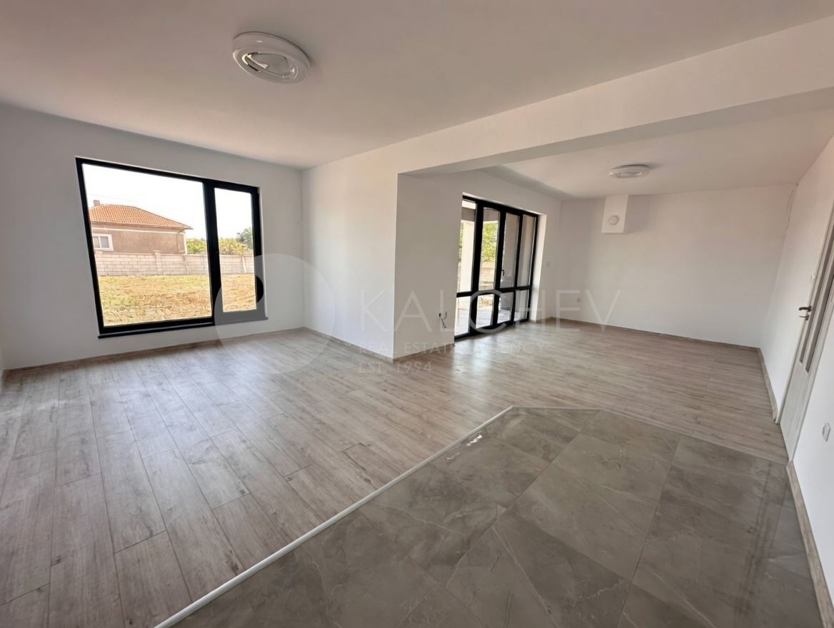 Продава КЪЩА, гр. Балчик, област Добрич, снимка 4 - Къщи - 54212190