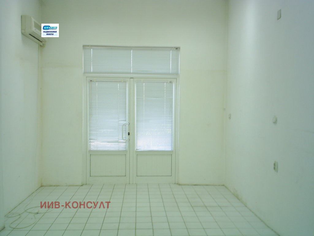 Продава МАГАЗИН, гр. Велико Търново, Акация, снимка 2 - Магазини - 39532795