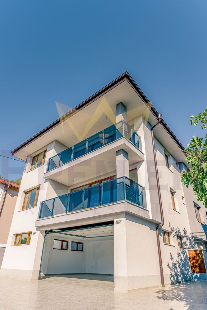 Продава КЪЩА, с. Струма, област Благоевград