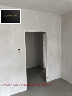 2 slaapkamers Iztok, Pernik 8