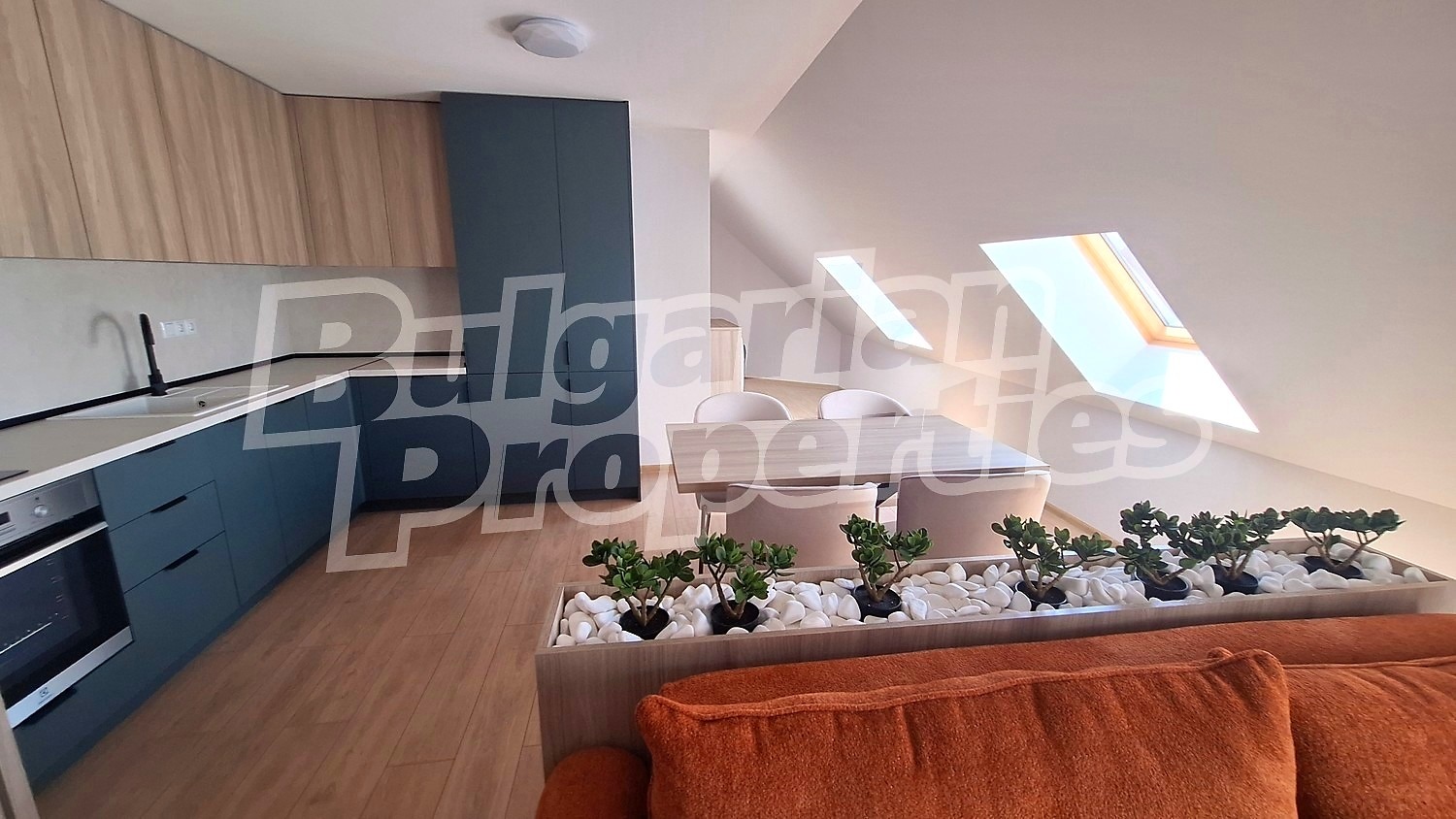 Продава 4-СТАЕН, гр. Варна, Възраждане 2