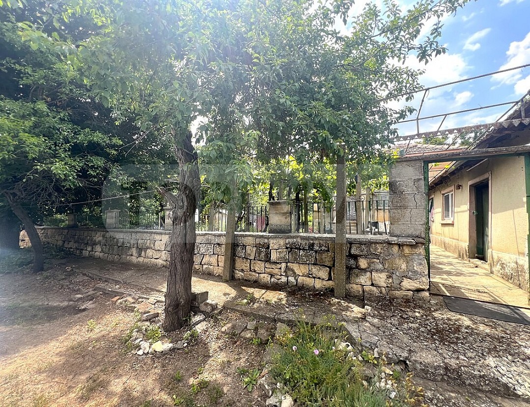 Продава КЪЩА, с. Медово, област Добрич, снимка 2 - Къщи - 50720408