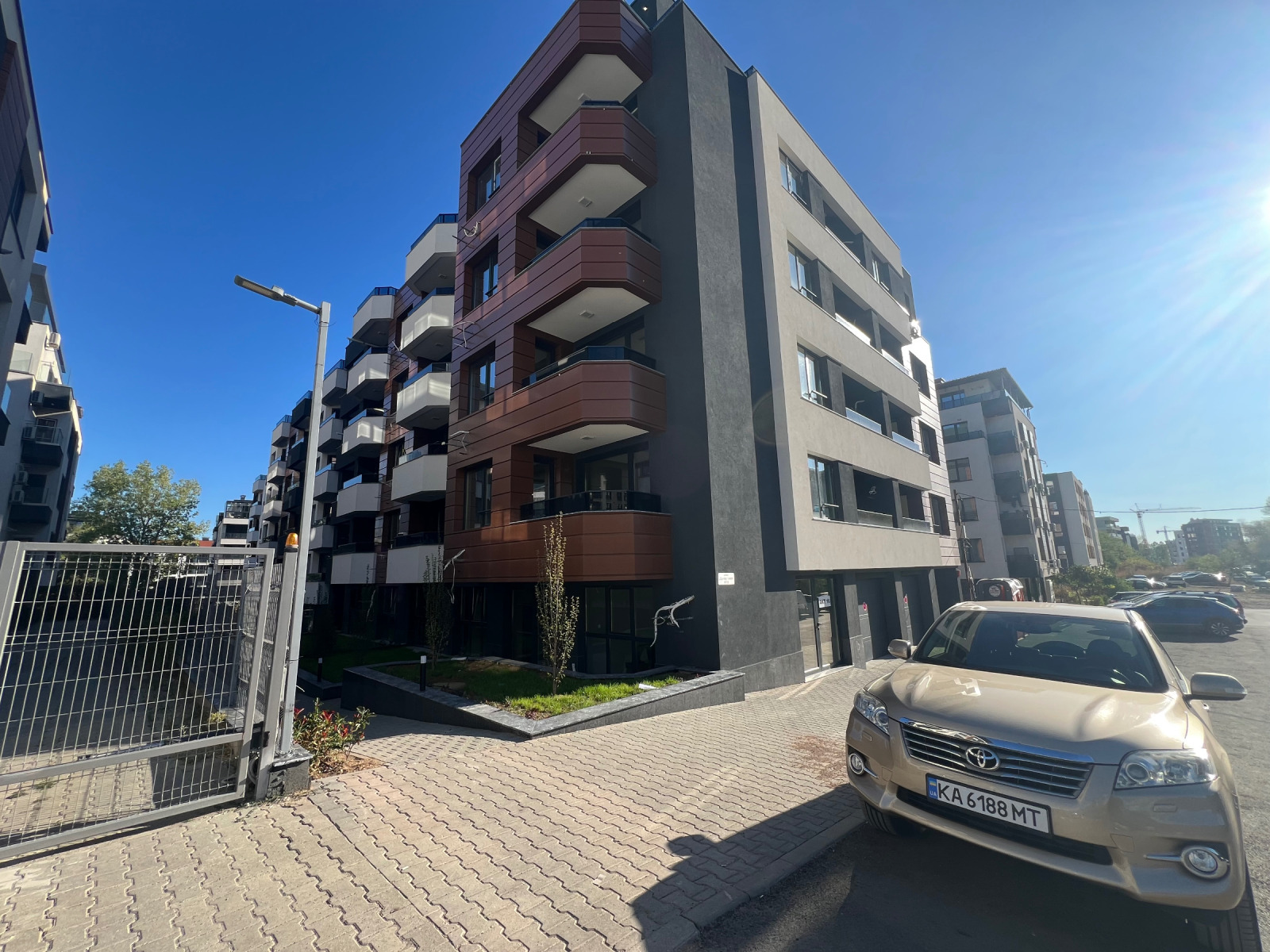 Продава ГАРАЖ, ПАРКОМЯСТО, гр. София, Малинова долина