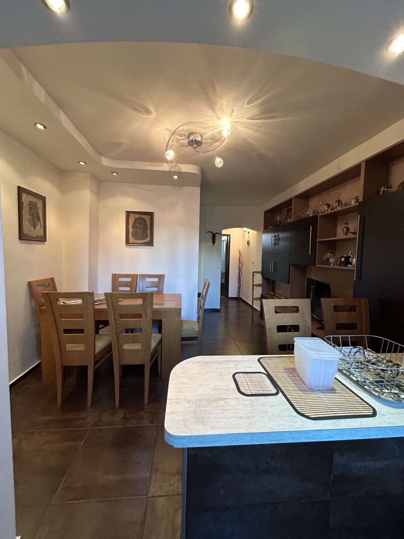 Продава 2-СТАЕН в град София, Света Троица - 65 кв.м / 149 900 € » 293 178.92 лв., БРЕШКОВА