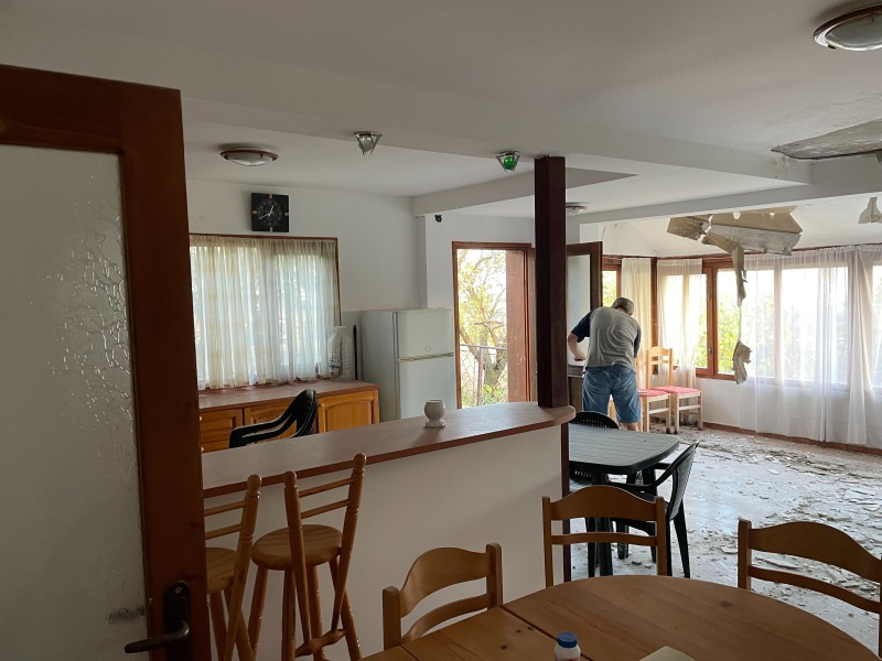 Продава КЪЩА, гр. Бургас, с. Изворище, снимка 5 - Къщи - 52782171