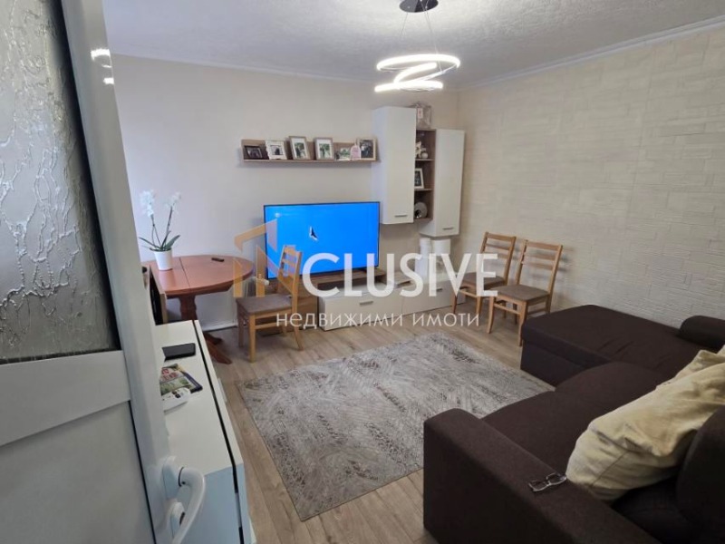 Продава КЪЩА, гр. Аксаково, област Варна, снимка 2 - Къщи - 52624334