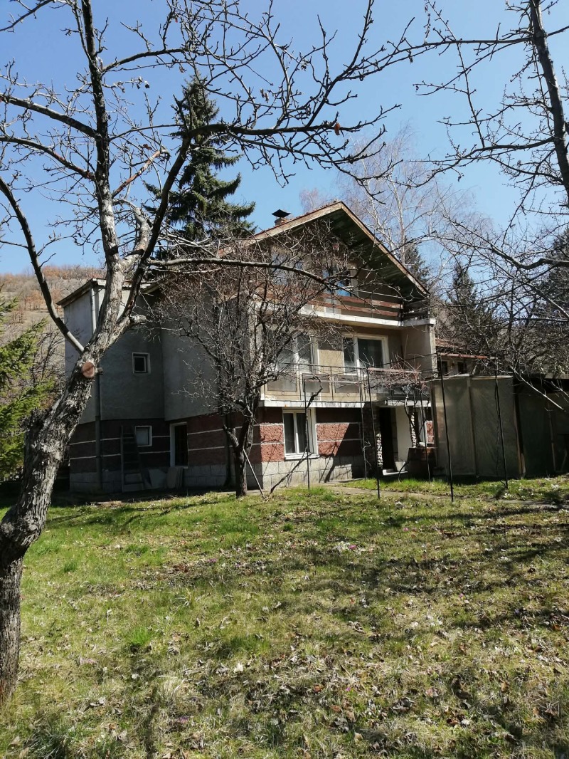 Продава ВИЛА в област Перник, с. Боснек - 630 кв.м / 250 000 € » 488 957.50 лв.