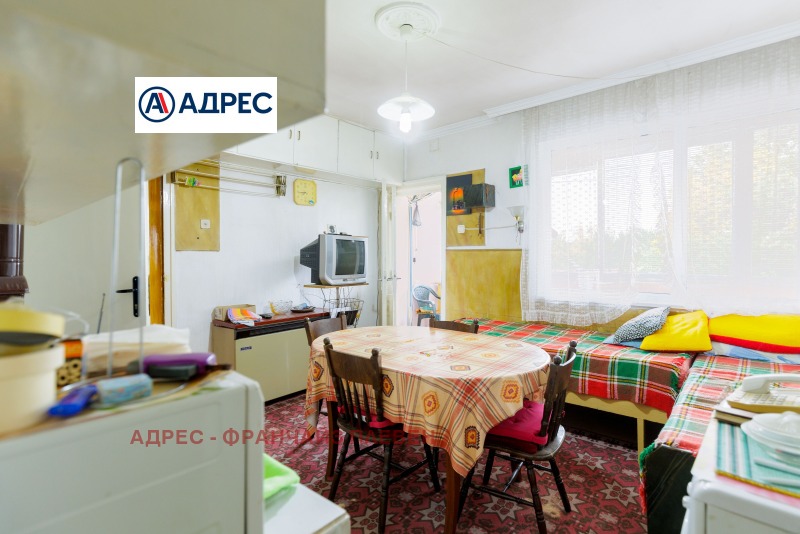 Продава ЕТАЖ ОТ КЪЩА, гр. Плевен, 9-ти квартал, снимка 2 - Етаж от къща - 53312074