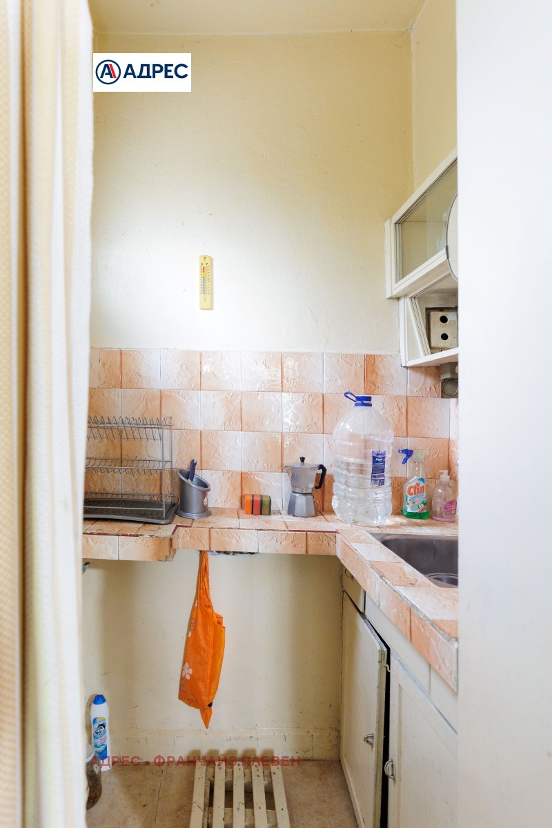 Продава ЕТАЖ ОТ КЪЩА, гр. Плевен, 9-ти квартал, снимка 9 - Етаж от къща - 53230084