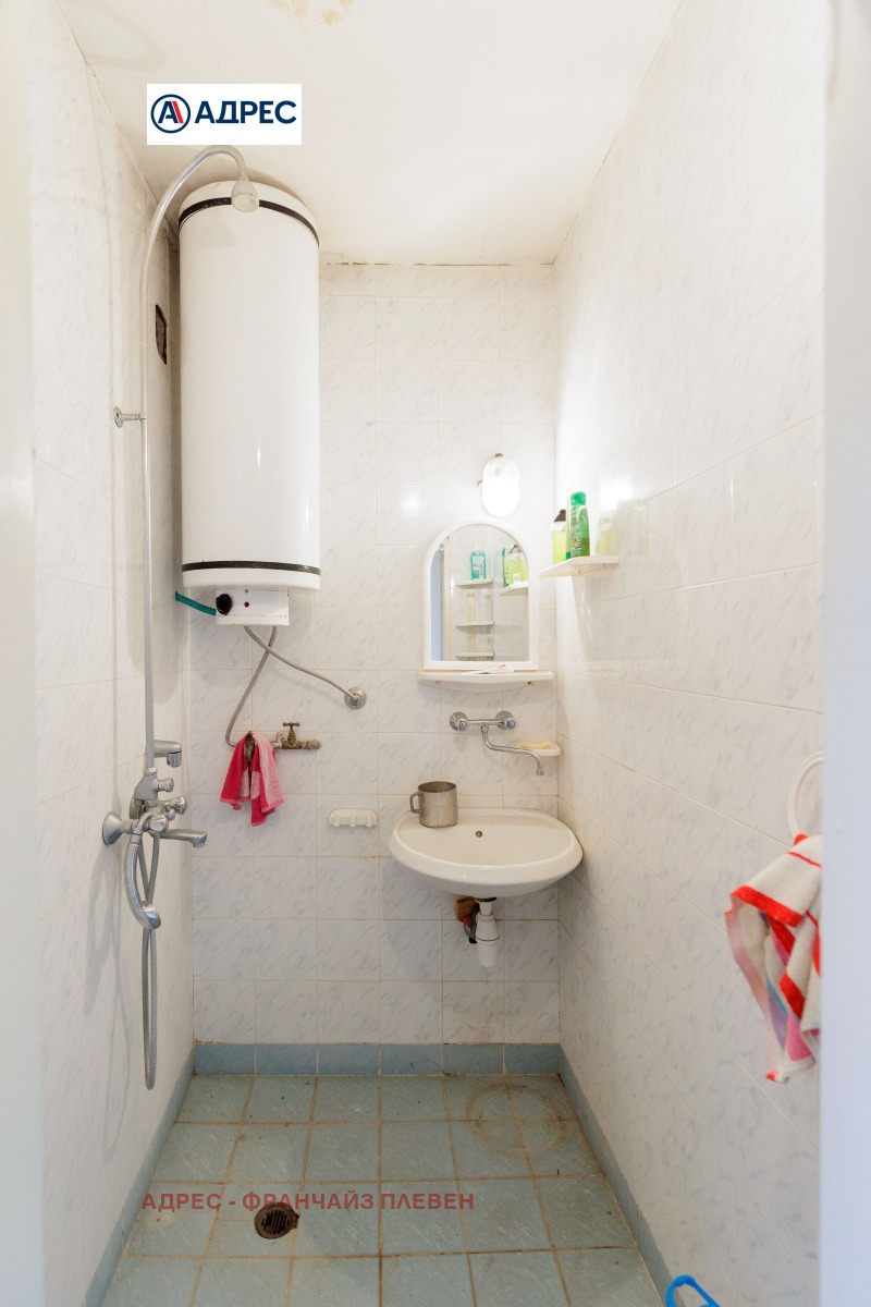 Продава ЕТАЖ ОТ КЪЩА, гр. Плевен, 9-ти квартал, снимка 11 - Етаж от къща - 53230084