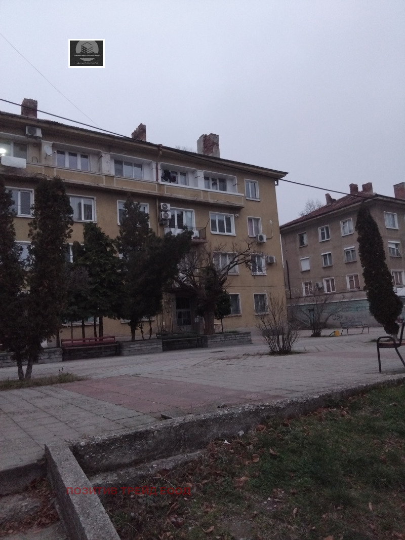 Продава 3-СТАЕН, гр. Бобов дол, област Кюстендил, снимка 2 - Апартаменти - 52878602