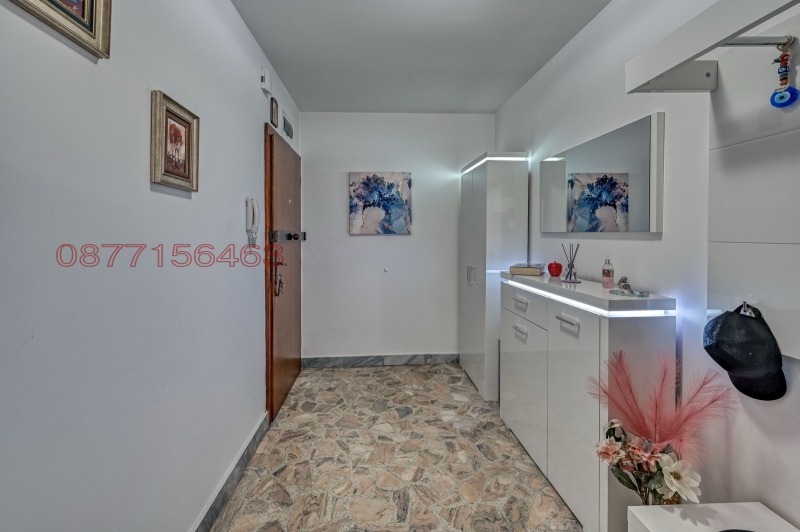 Продава 4-СТАЕН, гр. София, Център, снимка 2 - Апартаменти - 52538163