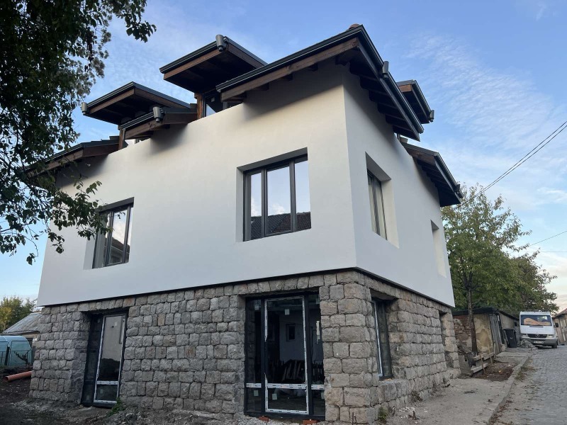 Продава КЪЩА в град Перник, Байкушева махала - 240 кв.м / 250 000 € » 488 957.50 лв., ЕЛТЕКОМ 2001