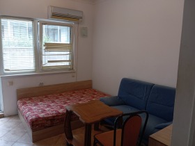 Studio Kolhozen pazar, Varna 1