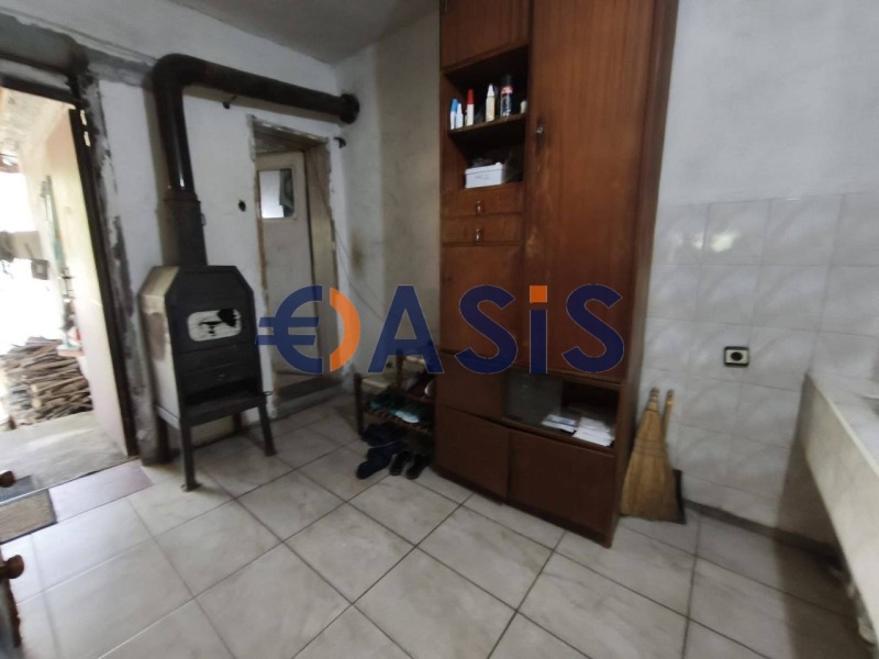 Продава КЪЩА, гр. Карнобат, област Бургас, снимка 6 - Къщи - 52818310