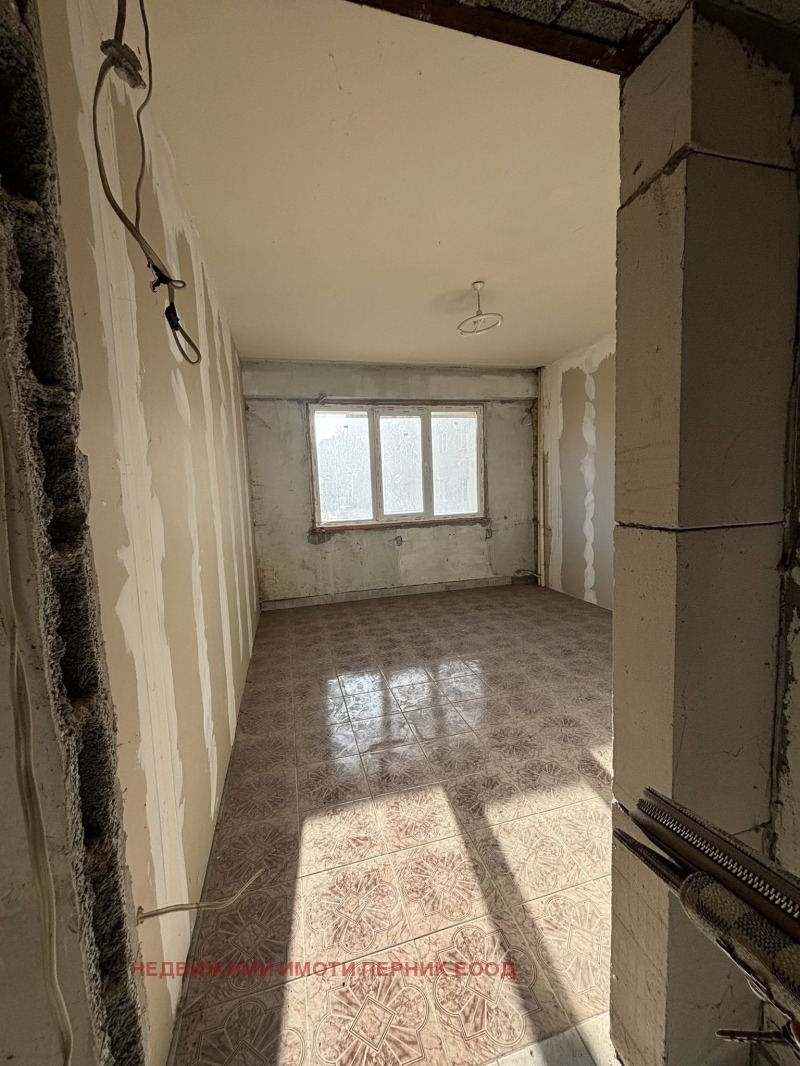 Продава 1-СТАЕН, гр. Перник, Изток, снимка 2 - Апартаменти - 52480362
