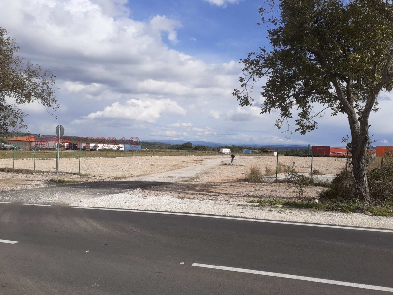 Продава  Парцел град Враца , Промишлена зона - Изток , 8499 кв.м | 14938802 - изображение [4]