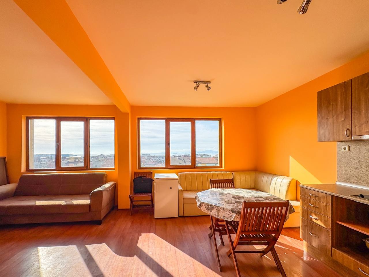 Продава 3-СТАЕН, гр. Бургас, Сарафово, снимка 2 - Апартаменти - 54265169