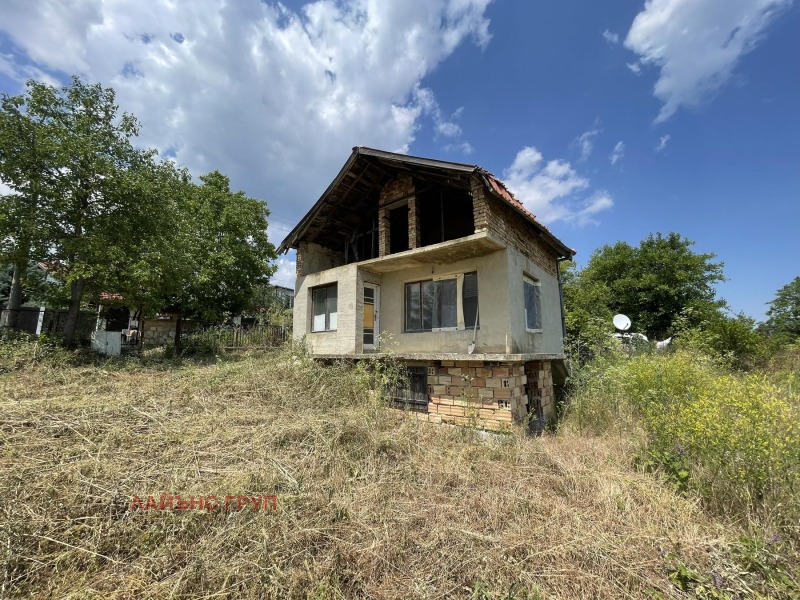 Продава КЪЩА в област Варна, с. Климентово - 870 кв.м / 59 990 € » 117 330.24 лв., ЛАЙЪНС ГРУП