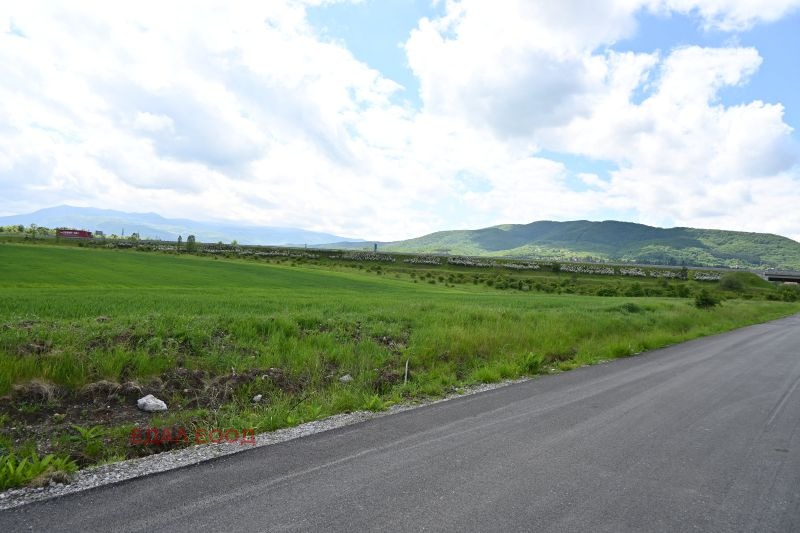 Продава ПАРЦЕЛ, гр. София, с. Иваняне, снимка 2 - Парцели - 53027228